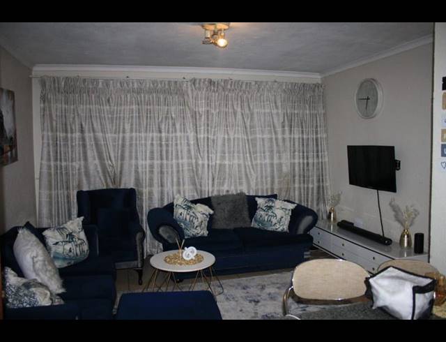 2 BEDROOM TOWNHOUSE FOR SALE IN EDLEEN